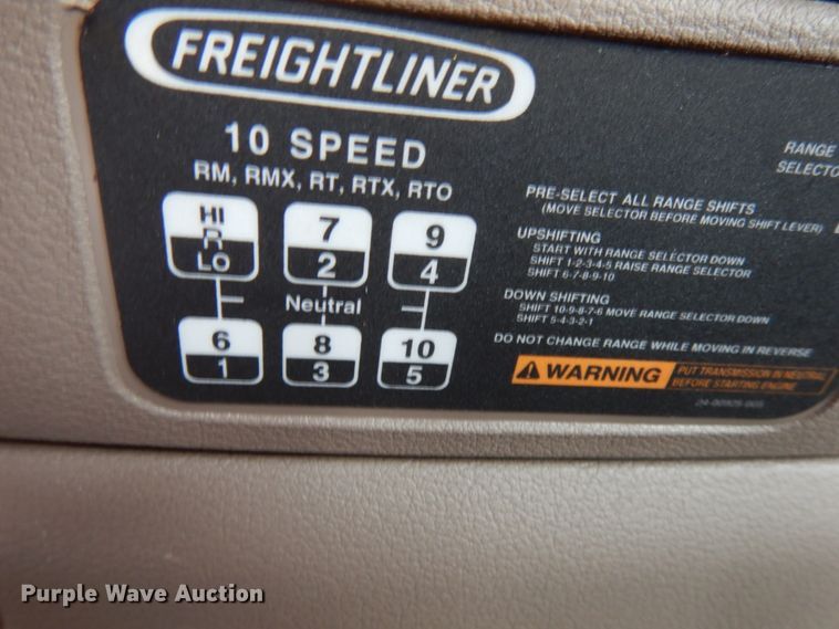 image for item IA9367 2013 Freightliner Cascadia  semi truck