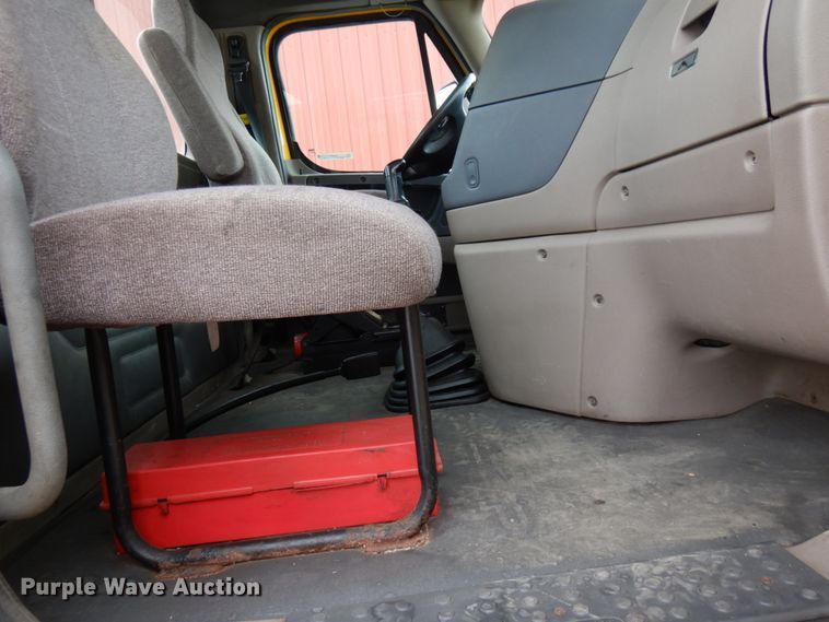 image for item IA9367 2013 Freightliner Cascadia  semi truck