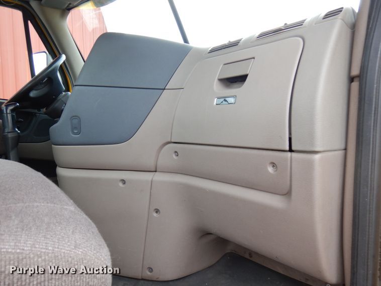 image for item IA9367 2013 Freightliner Cascadia  semi truck