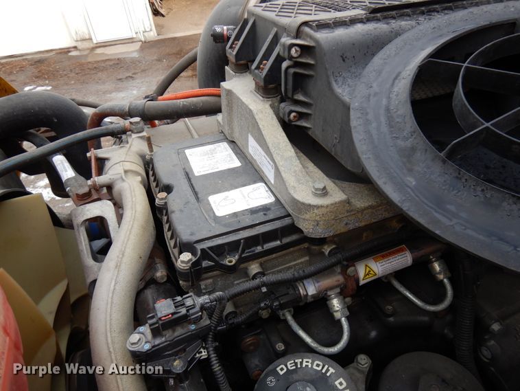 image for item IA9367 2013 Freightliner Cascadia  semi truck