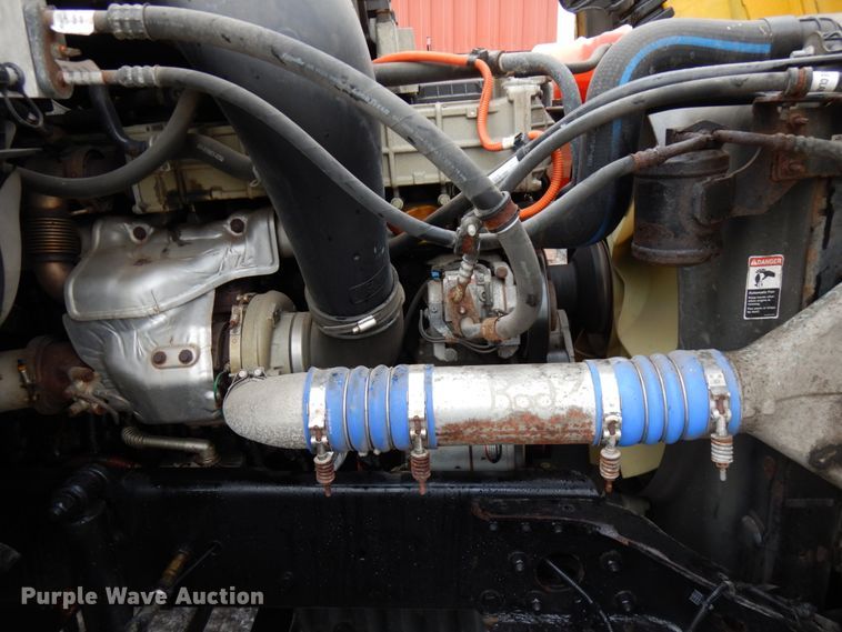 image for item IA9367 2013 Freightliner Cascadia  semi truck