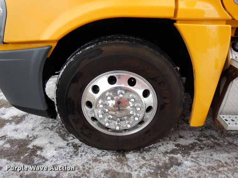 image for item IA9367 2013 Freightliner Cascadia  semi truck