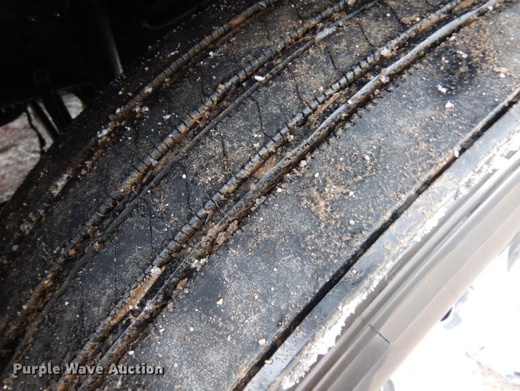 image for item IA9367 2013 Freightliner Cascadia  semi truck