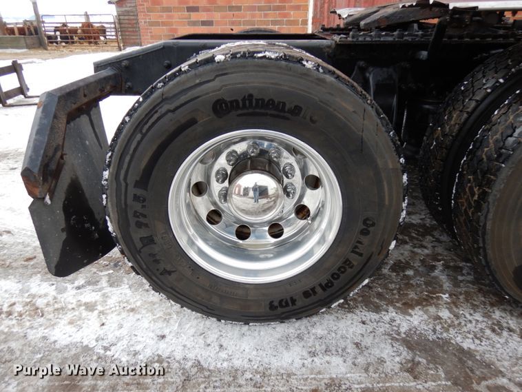 image for item IA9367 2013 Freightliner Cascadia  semi truck