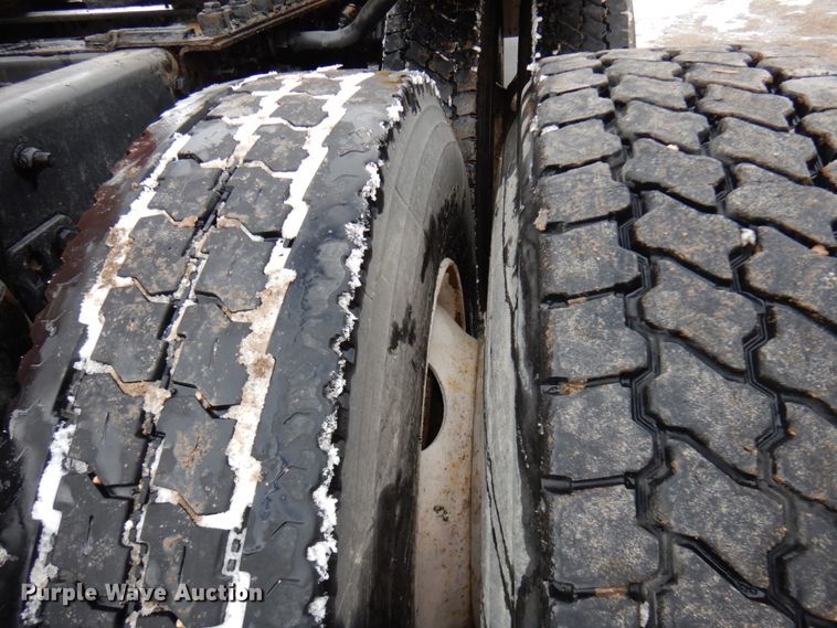 image for item IA9367 2013 Freightliner Cascadia  semi truck