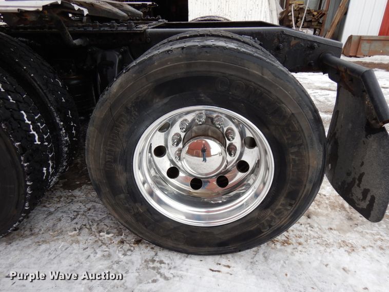 image for item IA9367 2013 Freightliner Cascadia  semi truck