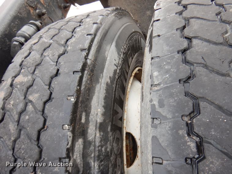 image for item IA9367 2013 Freightliner Cascadia  semi truck