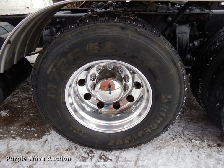 image for item IA9367 2013 Freightliner Cascadia  semi truck