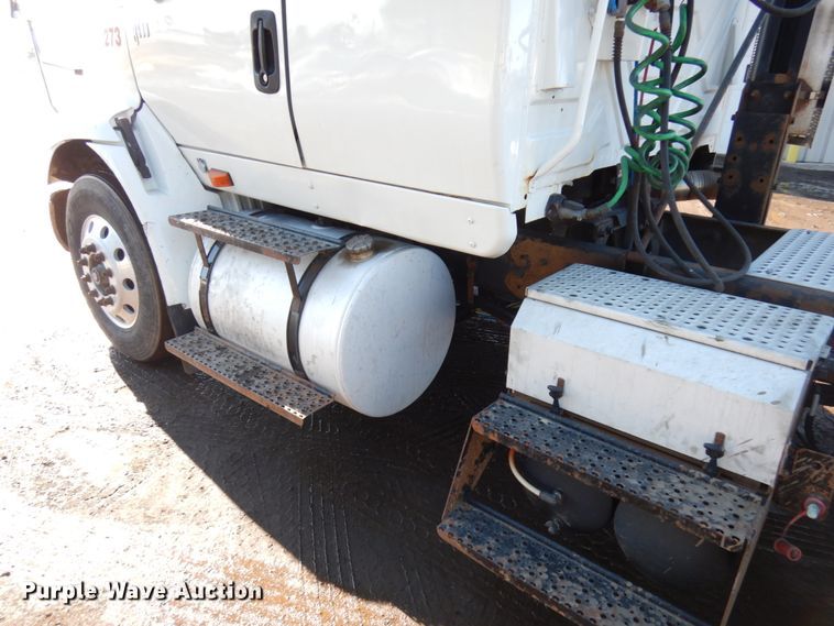 image for item IA9412 2007 International 8600  semi truck