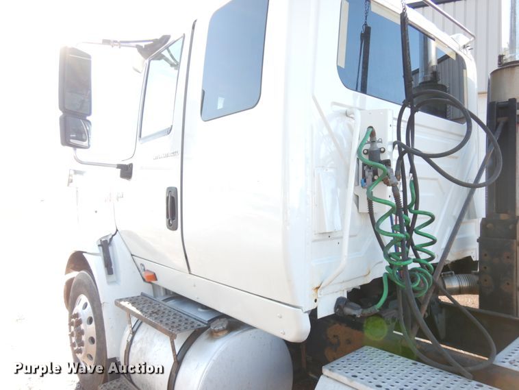 image for item IA9412 2007 International 8600  semi truck