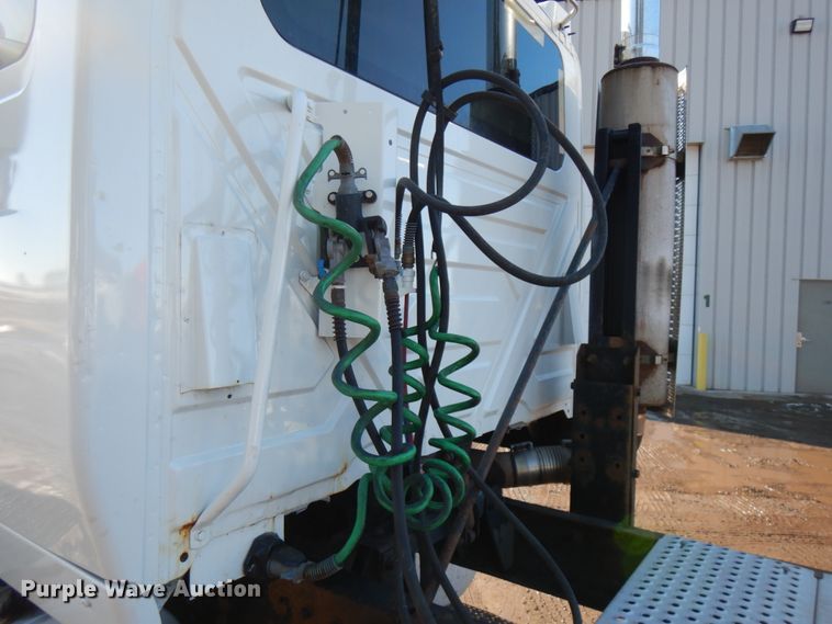 image for item IA9412 2007 International 8600  semi truck