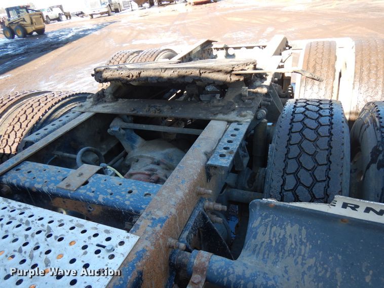 image for item IA9412 2007 International 8600  semi truck