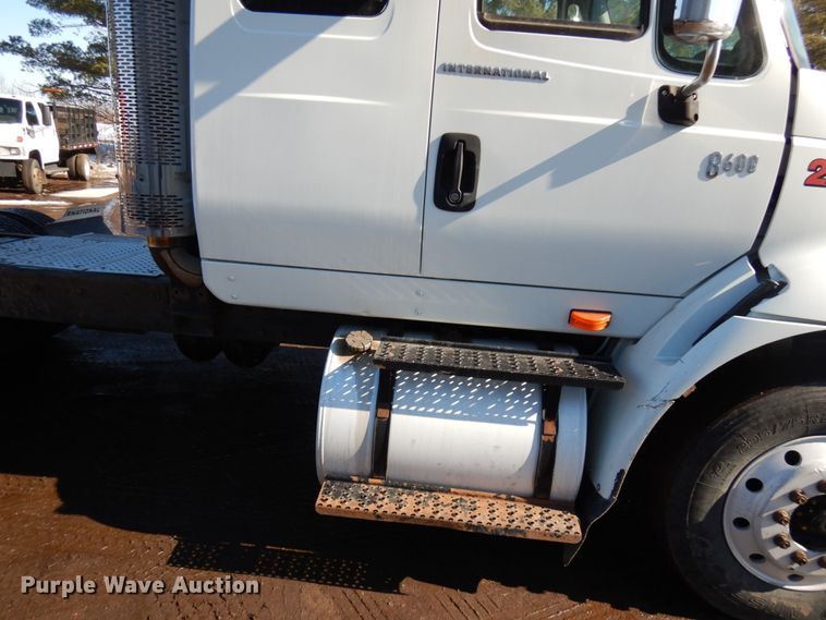 image for item IA9412 2007 International 8600  semi truck