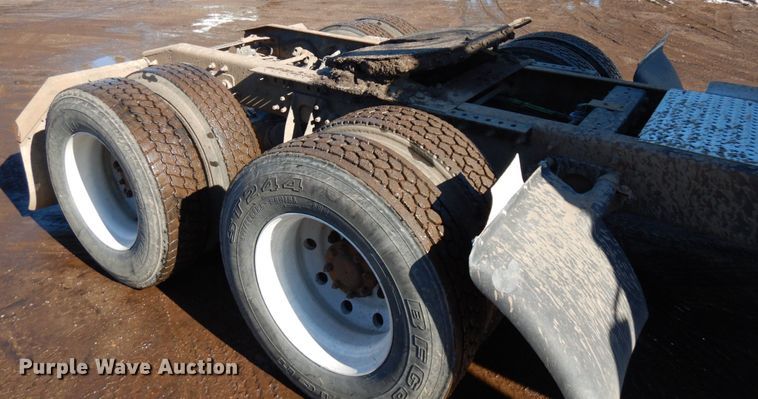 image for item IA9412 2007 International 8600  semi truck