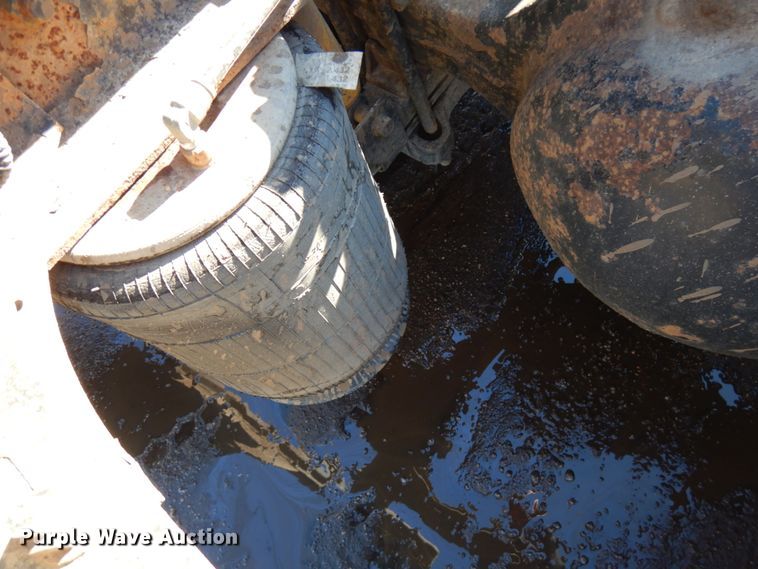 image for item IA9412 2007 International 8600  semi truck