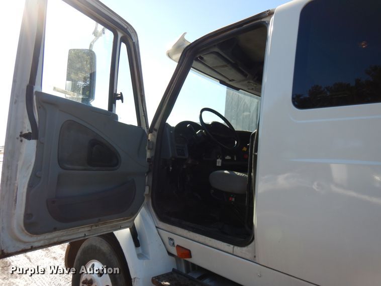 image for item IA9412 2007 International 8600  semi truck