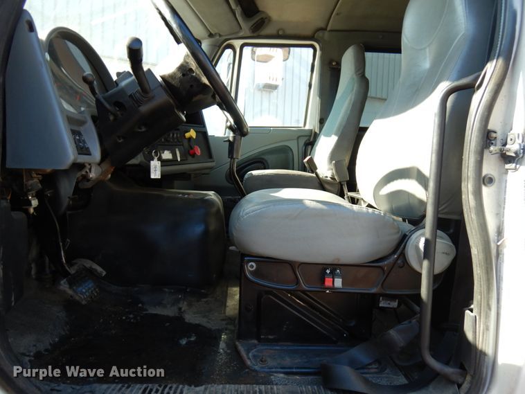 image for item IA9412 2007 International 8600  semi truck