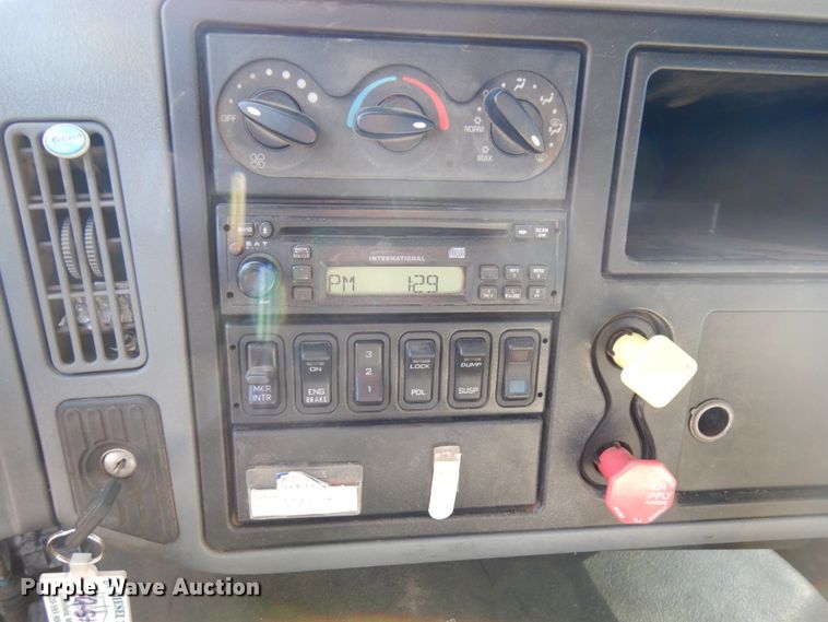 image for item IA9412 2007 International 8600  semi truck