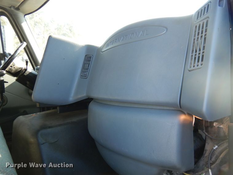 image for item IA9412 2007 International 8600  semi truck