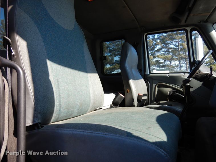 image for item IA9412 2007 International 8600  semi truck