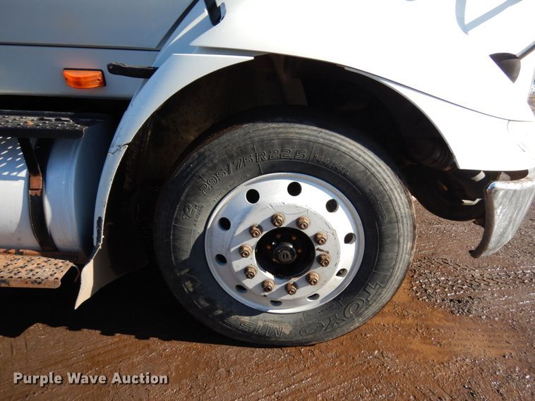 image for item IA9412 2007 International 8600  semi truck