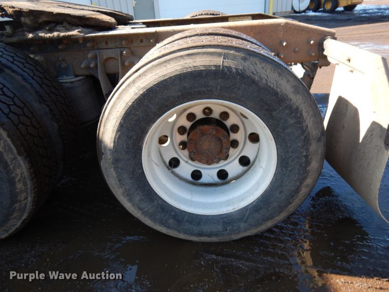 image for item IA9412 2007 International 8600  semi truck