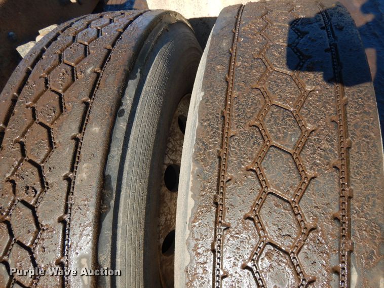 image for item IA9412 2007 International 8600  semi truck