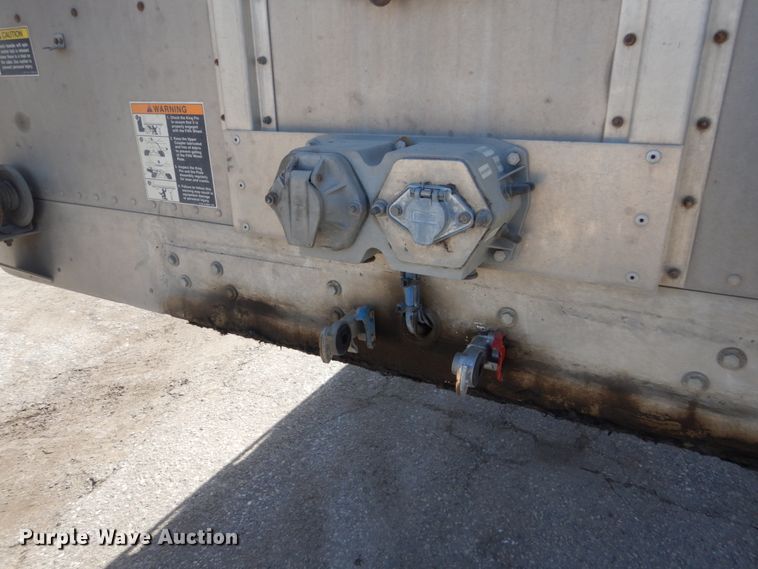 image for item IK9789 2005 Wilson PSDCL-402  livestock trailer