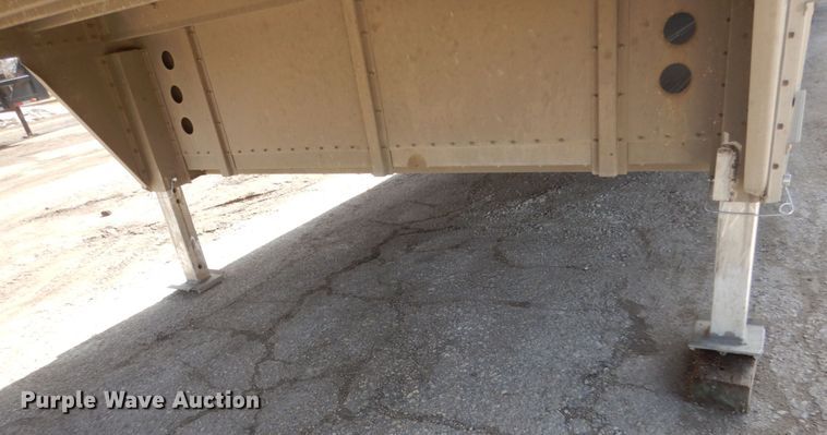 image for item IK9789 2005 Wilson PSDCL-402  livestock trailer