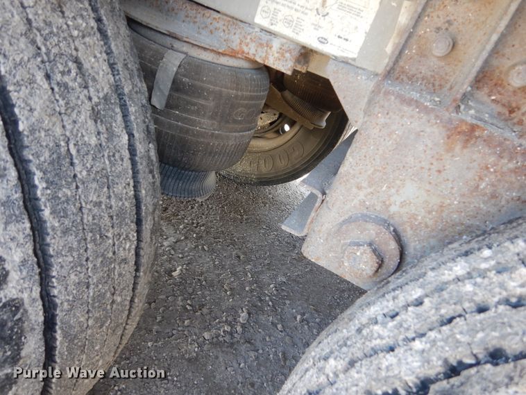 image for item IK9789 2005 Wilson PSDCL-402  livestock trailer