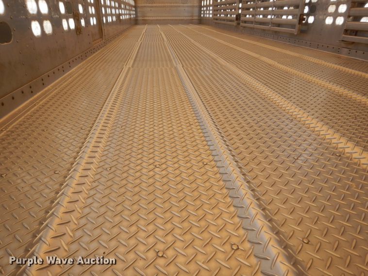 image for item IK9789 2005 Wilson PSDCL-402  livestock trailer