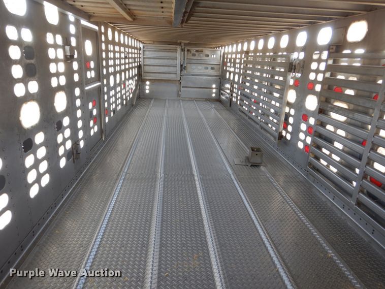 image for item IK9789 2005 Wilson PSDCL-402  livestock trailer