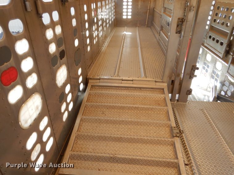 image for item IK9789 2005 Wilson PSDCL-402  livestock trailer