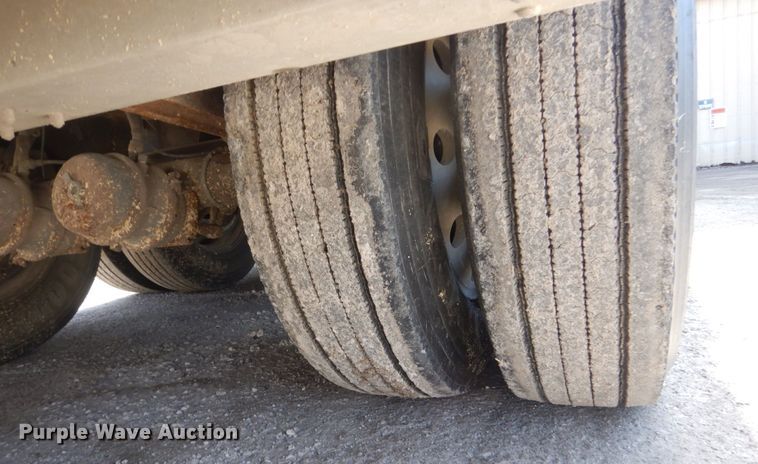 image for item IK9789 2005 Wilson PSDCL-402  livestock trailer