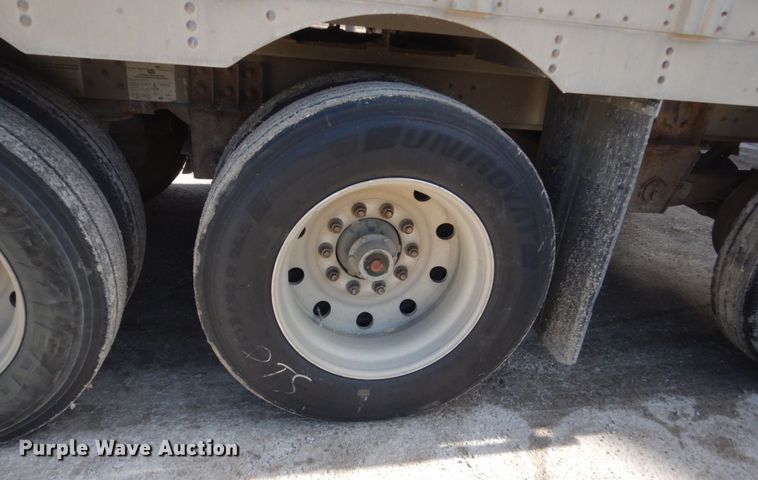 image for item IK9789 2005 Wilson PSDCL-402  livestock trailer