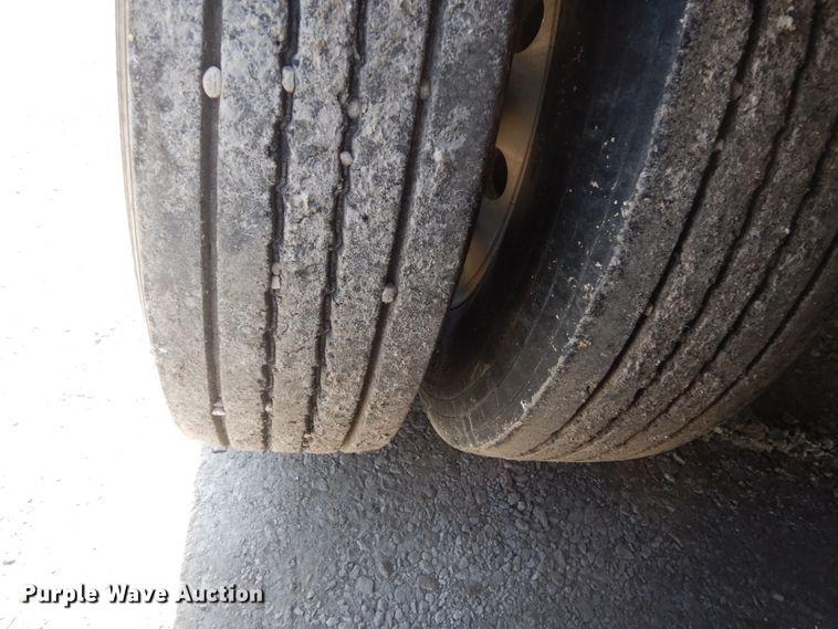 image for item IK9789 2005 Wilson PSDCL-402  livestock trailer