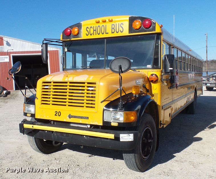 image for item DC2872 2000 International 3800  school bus