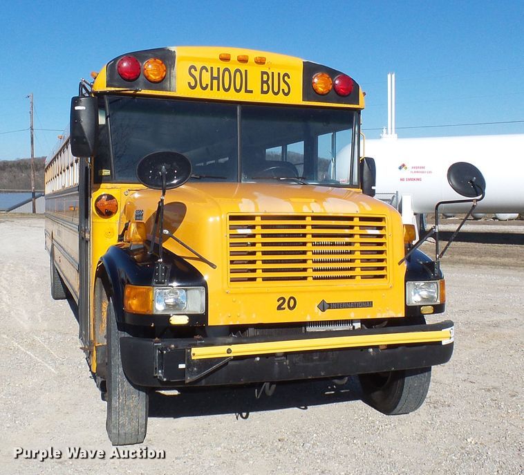 image for item DC2872 2000 International 3800  school bus