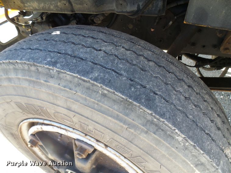 image for item DC2872 2000 International 3800  school bus