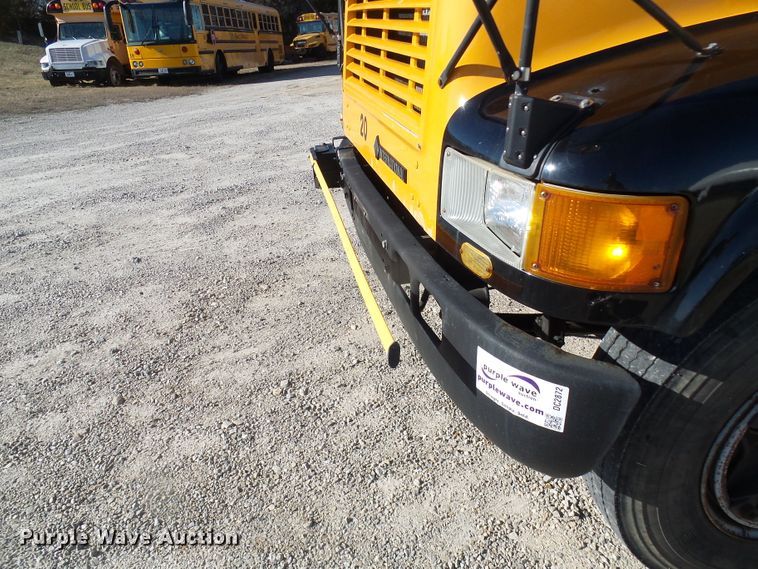 image for item DC2872 2000 International 3800  school bus