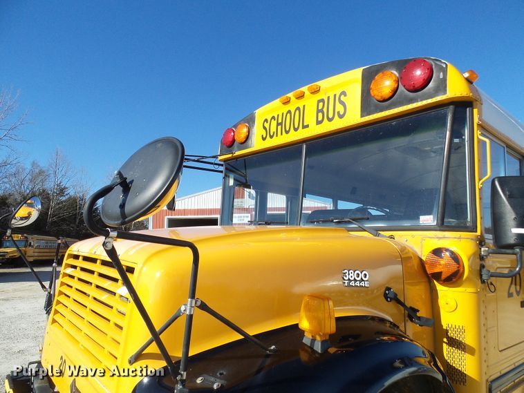 image for item DC2872 2000 International 3800  school bus