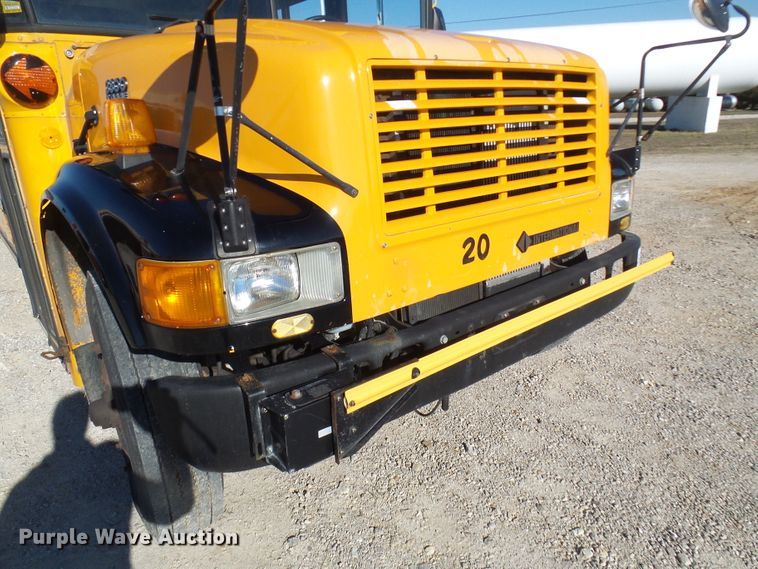 image for item DC2872 2000 International 3800  school bus