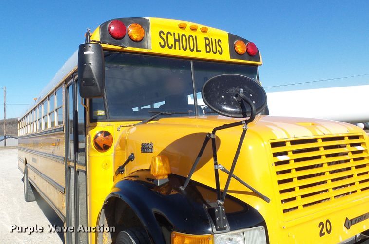 image for item DC2872 2000 International 3800  school bus