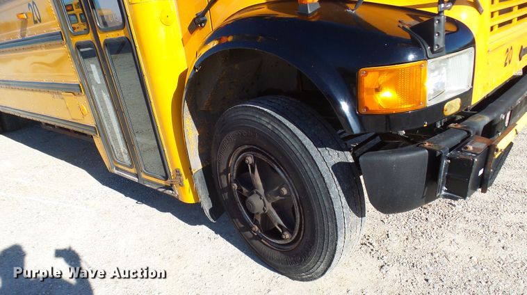 image for item DC2872 2000 International 3800  school bus