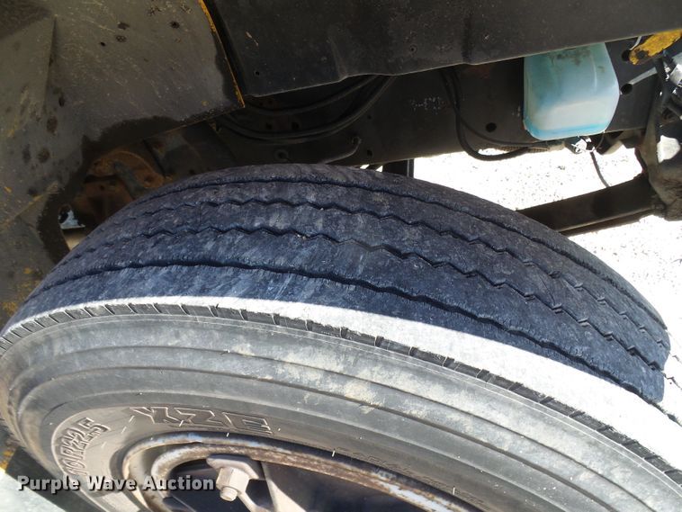 image for item DC2872 2000 International 3800  school bus