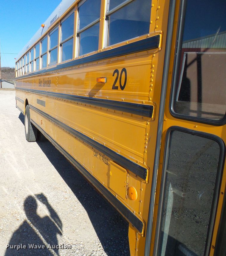 image for item DC2872 2000 International 3800  school bus