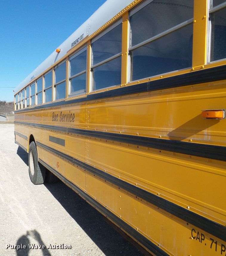 image for item DC2872 2000 International 3800  school bus