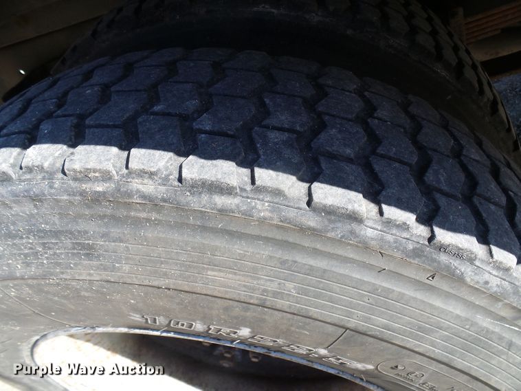 image for item DC2872 2000 International 3800  school bus