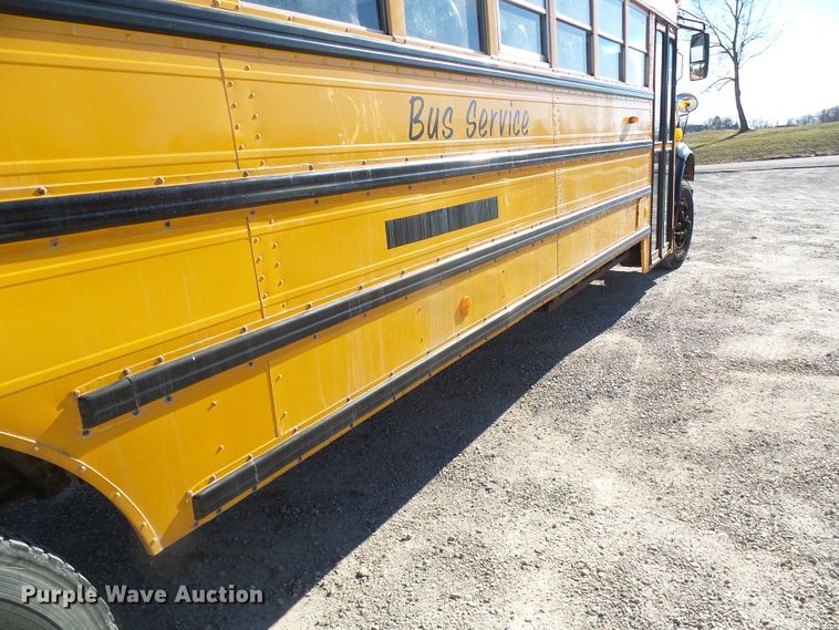image for item DC2872 2000 International 3800  school bus