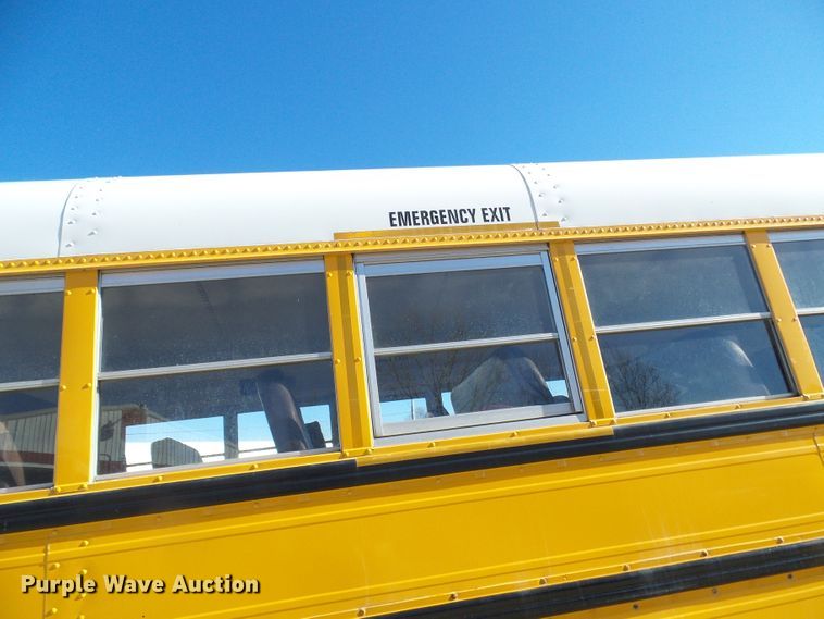 image for item DC2872 2000 International 3800  school bus